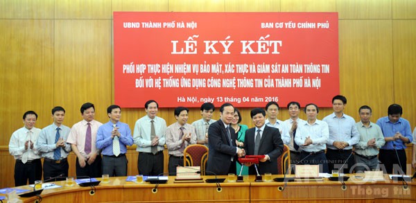 Ban Cơ yếu Chính phủ và Ủy ban Nhân dân Thành phố Hà Nội ký thỏa thuận phối hợp bảo đảm an toàn thông tin